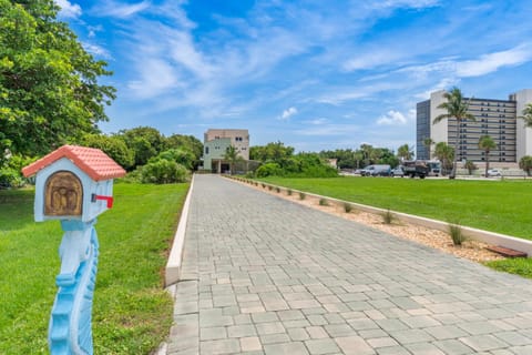 Facade/entrance, Garden