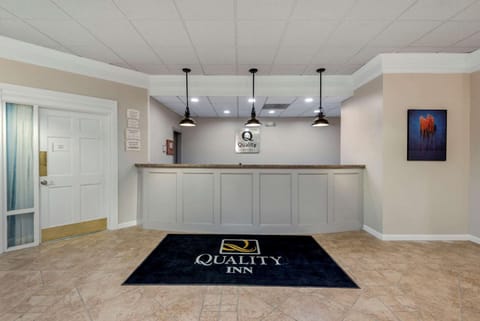 Quality Inn & Suites New Hartford - Utica Inn in Utica