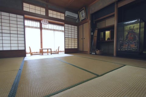 Photo of the whole room, Decorative detail, Garden view