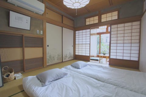 Photo of the whole room, Bedroom, Garden view