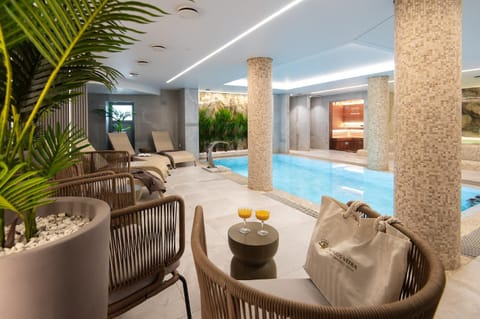 Hot Tub, Sauna, Swimming pool