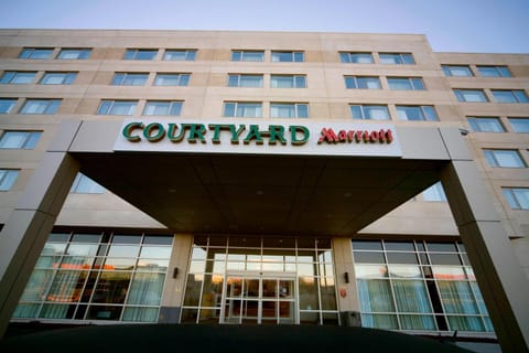 Courtyard by Marriott Montreal Airport Hotel in Montreal