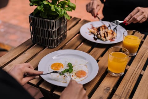 Patio, Breakfast