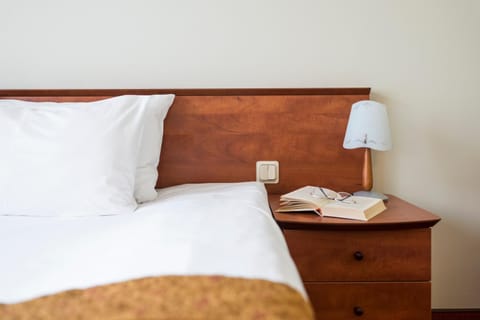 Bed, Photo of the whole room, Decorative detail