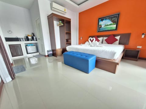 Bed, Kitchen or kitchenette, Photo of the whole room, Bedroom, air conditioner