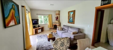 Communal lounge/ TV room, TV and multimedia, Living room, Seating area, Evening entertainment