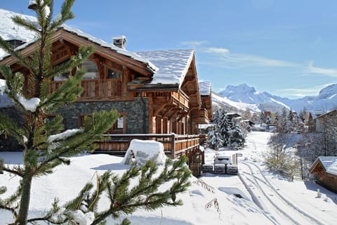 Facade/entrance, Winter