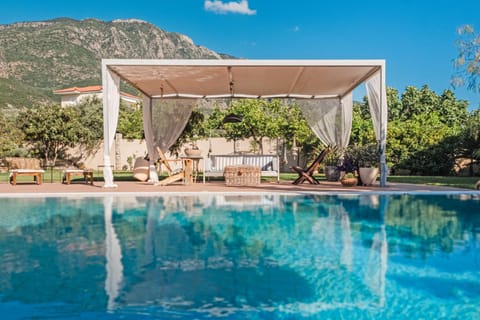 Garden view, Mountain view, Pool view