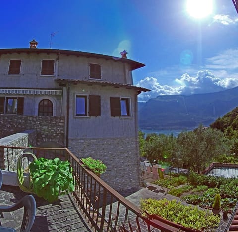 Facade/entrance, Balcony/Terrace, Other, Lake view