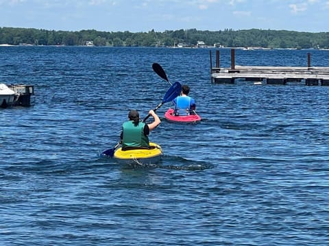 Whiskey River Cottages formerly Seaway Slips Camping /
Complejo de autocaravanas in Clayton