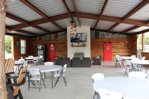 Al's Hideaway Cabin and RV Space, LLC Parque de campismo /
caravanismo in Lakehills