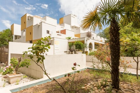 Property building, Facade/entrance, Spring, Day, Garden, Garden view