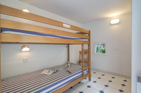 Bed, Photo of the whole room, Bedroom, bunk bed