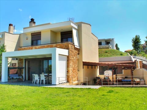 Facade/entrance, Balcony/Terrace