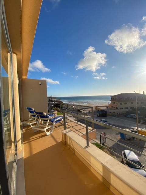 Property building, Day, Natural landscape, View (from property/room), Balcony/Terrace, Balcony/Terrace, Seating area, Beach, Beach, Sea view, Sea view, sunbed