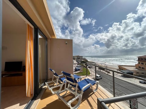 Day, Natural landscape, View (from property/room), Balcony/Terrace, Balcony/Terrace, Seating area, Beach, Beach, Sea view, Sea view, sunbed