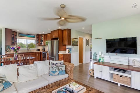 Island Style Homebase 2BR 1BA AC Full Kitchen Apartment in Kailua