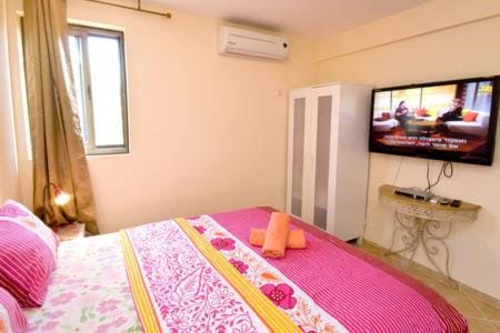 2 BR Apartment near the Beach Apartment in Haifa