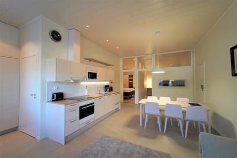 Kitchen or kitchenette, Photo of the whole room, Dining area