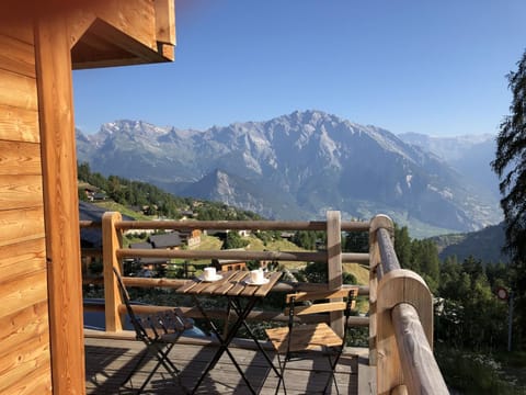 Top chalet with unobstructed views in the middle of the ski resort of La Tzoumaz Casa in Riddes