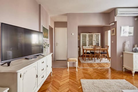 TV and multimedia, Living room, Dining area