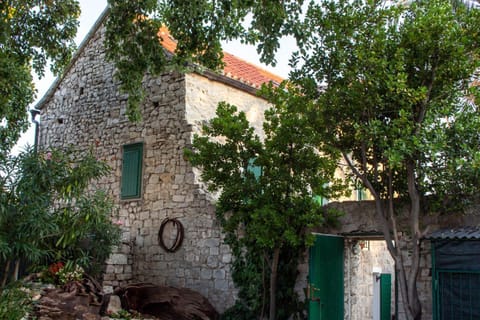 Facade/entrance, View (from property/room)