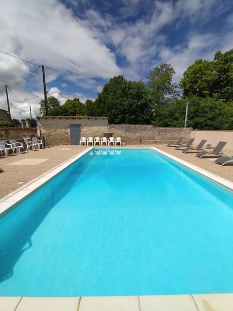 Pool view, Swimming pool, sunbed