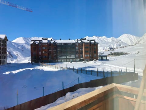 View (from property/room), Balcony/Terrace, Mountain view