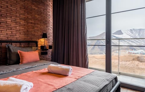 Bed, View (from property/room), Balcony/Terrace, Bedroom, Mountain view