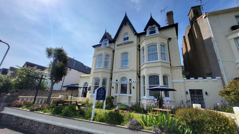 Property building, Patio, Garden