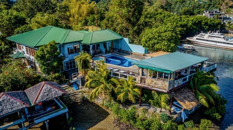 Edgewater Dive & Spa Resort Estância in Puerto Galera