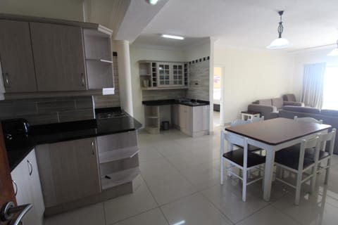 Property building, Kitchen or kitchenette, Dining area