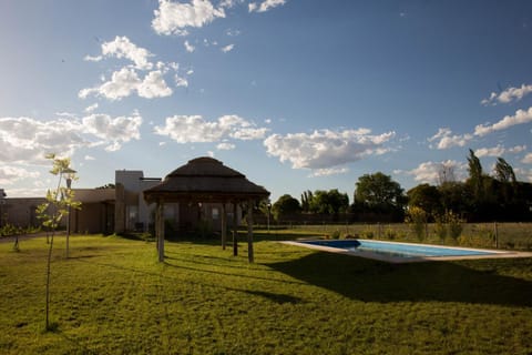 Azalea Luxury Lodge Camping /
Complejo de autocaravanas in Mendoza Province Province