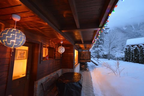 Patio, Patio, Neighbourhood, Natural landscape, Winter, Garden, Garden, Bedroom, On site, Garden view, Garden view, Mountain view, Mountain view, Sunset