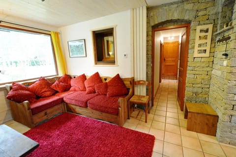 Living room, Garden view, Landmark view, Mountain view