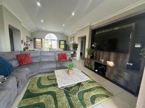 Caribbean Estates Villa Caylee - Ultra-Luxurious - Rimas Interiors Designs - Private Beachfront Escape - Premium serviced for 8 Guests Chalet in KwaZulu-Natal