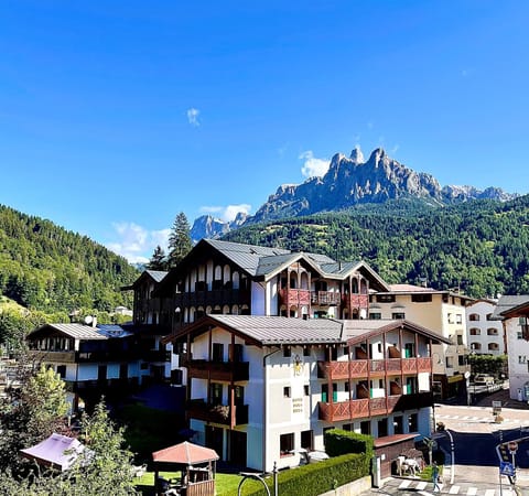 Property building, Summer, Mountain view