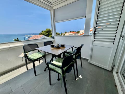 Day, View (from property/room), Balcony/Terrace, Seating area, Sea view