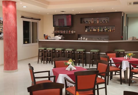 Lounge or bar, Alcoholic drinks