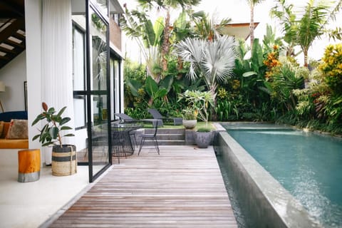 Patio, Garden, View (from property/room), Garden view, Pool view, Swimming pool, sunbed
