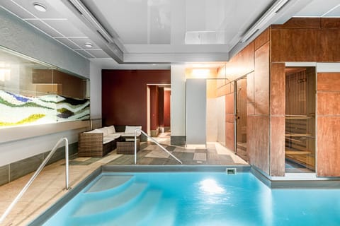 Sauna, Swimming pool