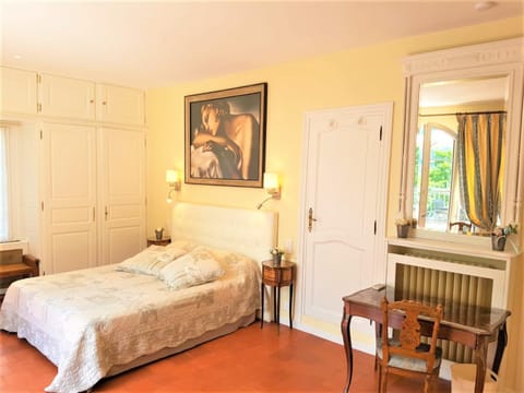 B&B with charm, quiet, kitchen, sw pool. Chambre d’hôte in Grasse
