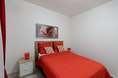 Red-line Condo in Chessy
