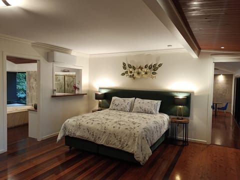 Escarpment Retreat & Day Spa for Couples Bed and Breakfast in Tamborine Mountain