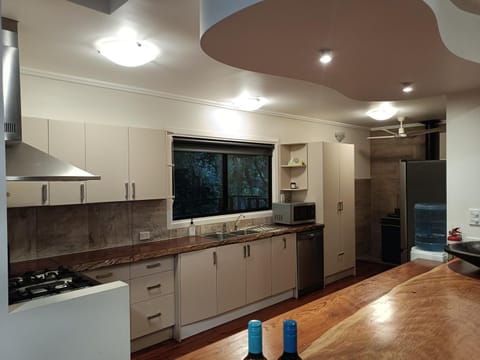 Escarpment Retreat & Day Spa for Couples Bed and Breakfast in Tamborine Mountain