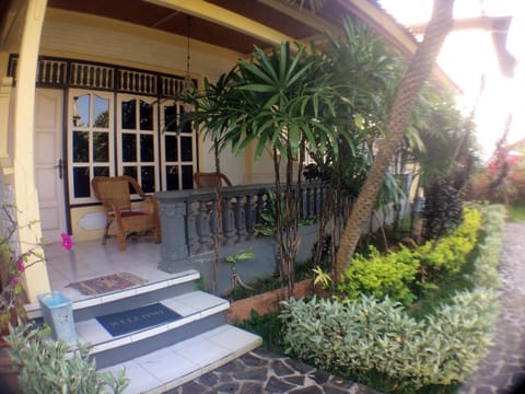Taman Lily's Hotel Gasthof in Buleleng