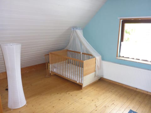 Bedroom, cot