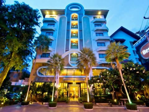 Best Beach Villa Hotel in Pattaya City