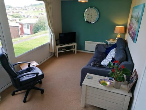 Corner Cwtch Chalet in Llansteffan