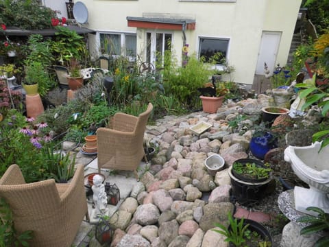 Facade/entrance, BBQ facilities, Garden, Balcony/Terrace, Seating area
